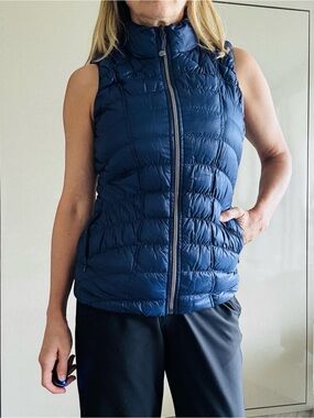 Athleta size Small. Purple Navy Quilted Puffer Vest - Sleeveless Zip Front